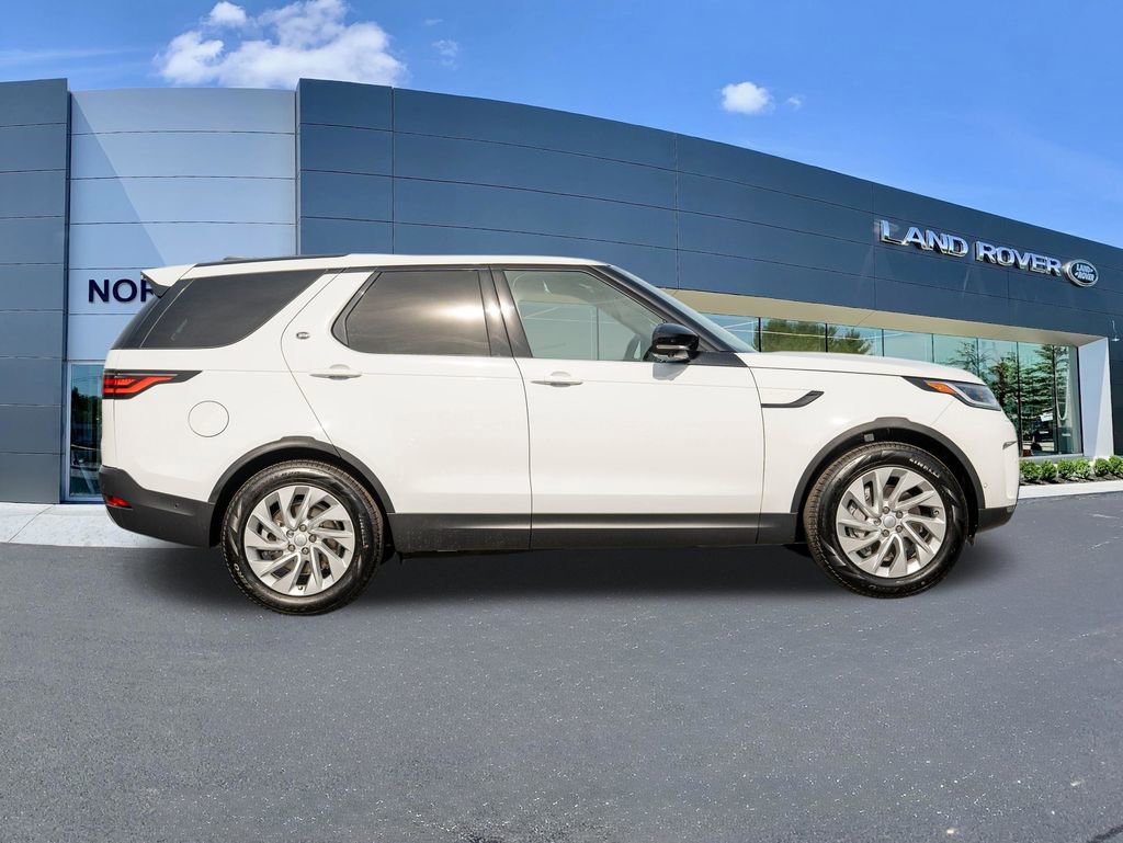 New 2025 Land Rover Discovery S image 8