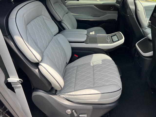 New 2027 Lincoln Navigator L Black Label AWD/4WD image 16