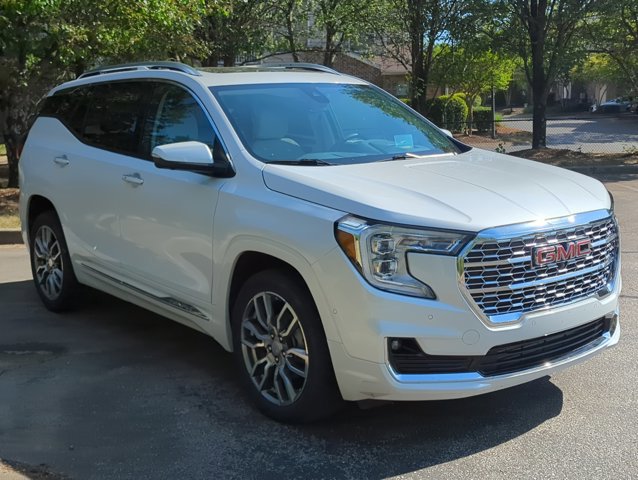 Used 2024 GMC Terrain Denali w/ Denali Premium Package image 3