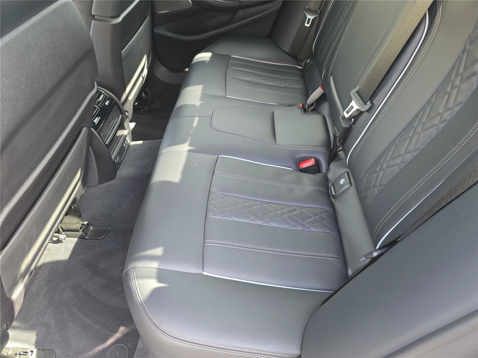 Used 2023 BMW M550i xDrive w/ Executive Package AWD/4WD image 15