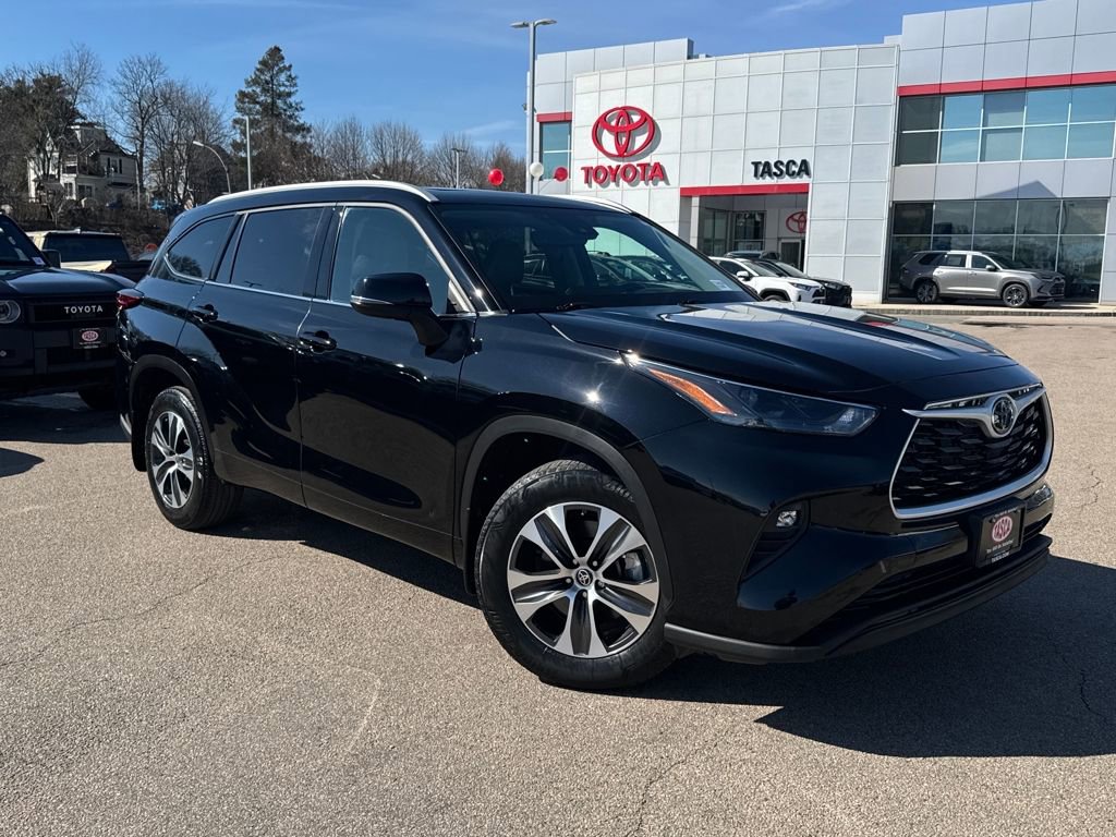 Used 2022 Toyota Highlander XLE image 1