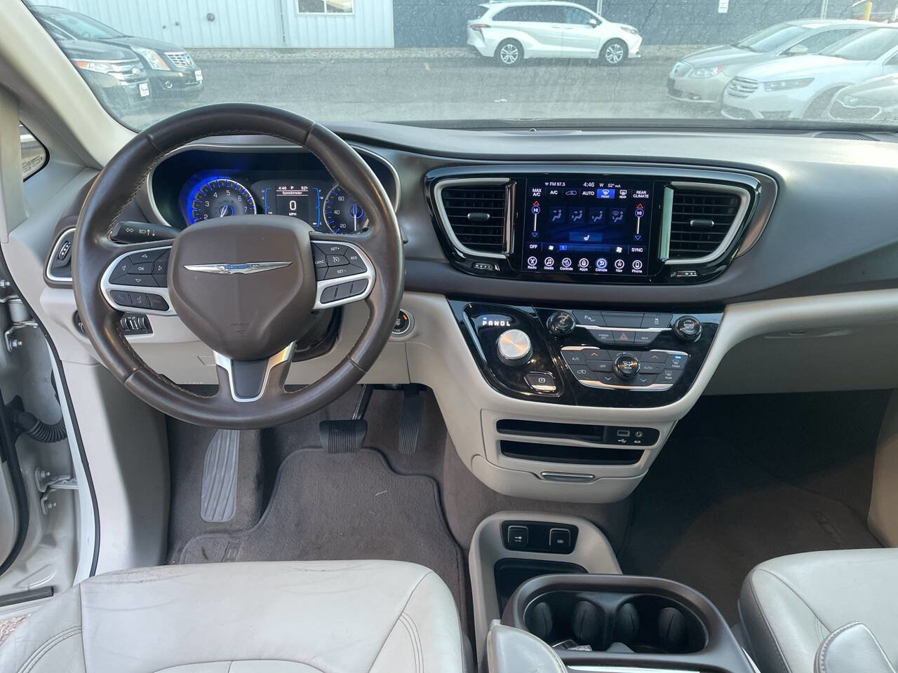 Used 2017 Chrysler Pacifica Touring-L w/ Tire & Wheel Group image 19