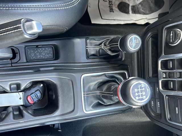 Used 2018 Jeep Wrangler Unlimited Sahara w/ LED Lighting Group image 25