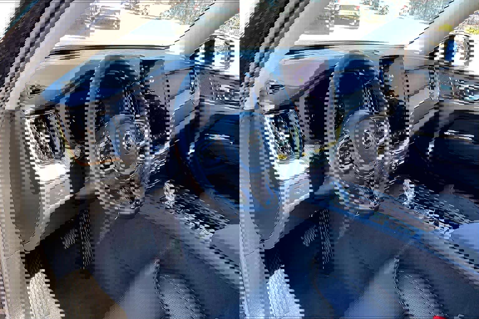 Used 2026 Volvo XC60 B5 Ultra w/ Protection Package Premier image 18