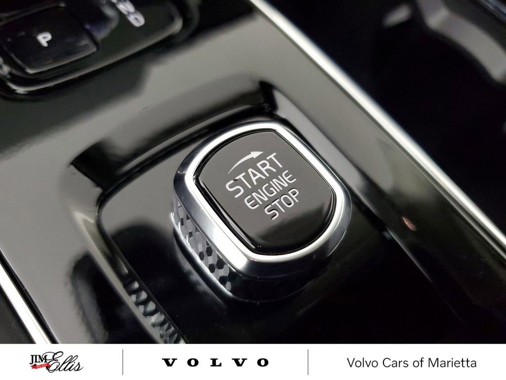 New 2025 Volvo XC90 B6 Core w/ Climate Package image 34