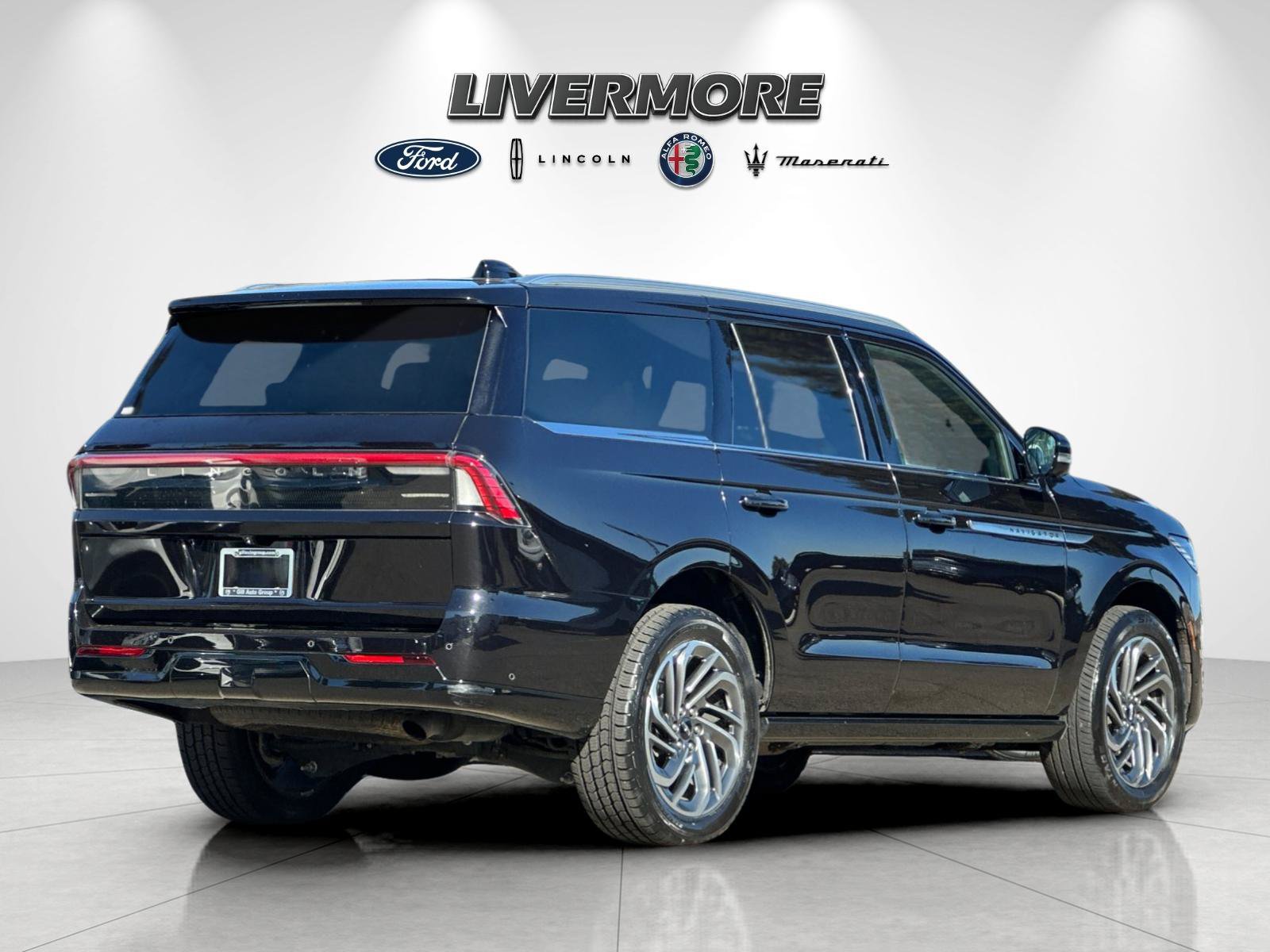 Certified 2025 Lincoln Navigator Reserve AWD/4WD image 3