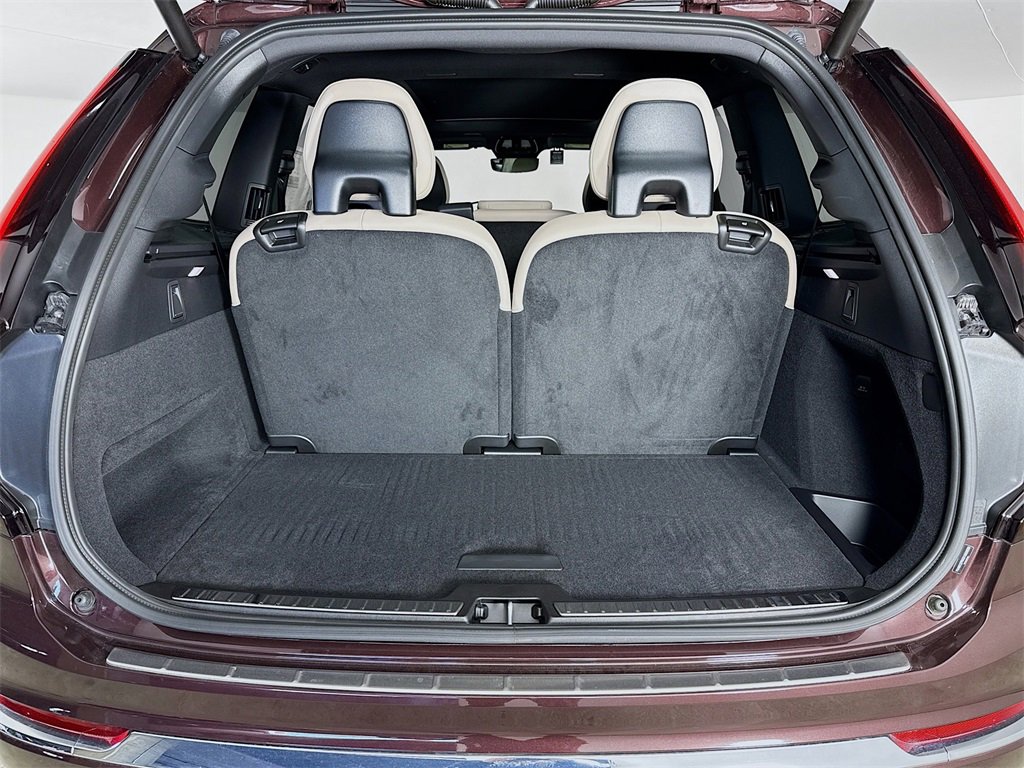 New 2025 Volvo XC90 B5 Plus w/ Protection Package image 28