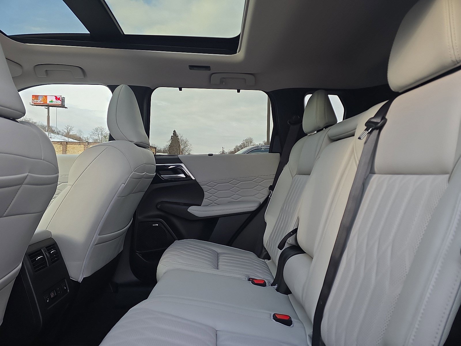 New 2026 Mitsubishi Outlander SEL AWD/4WD image 25