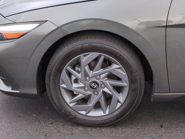 Used 2024 Hyundai Elantra SEL image 7