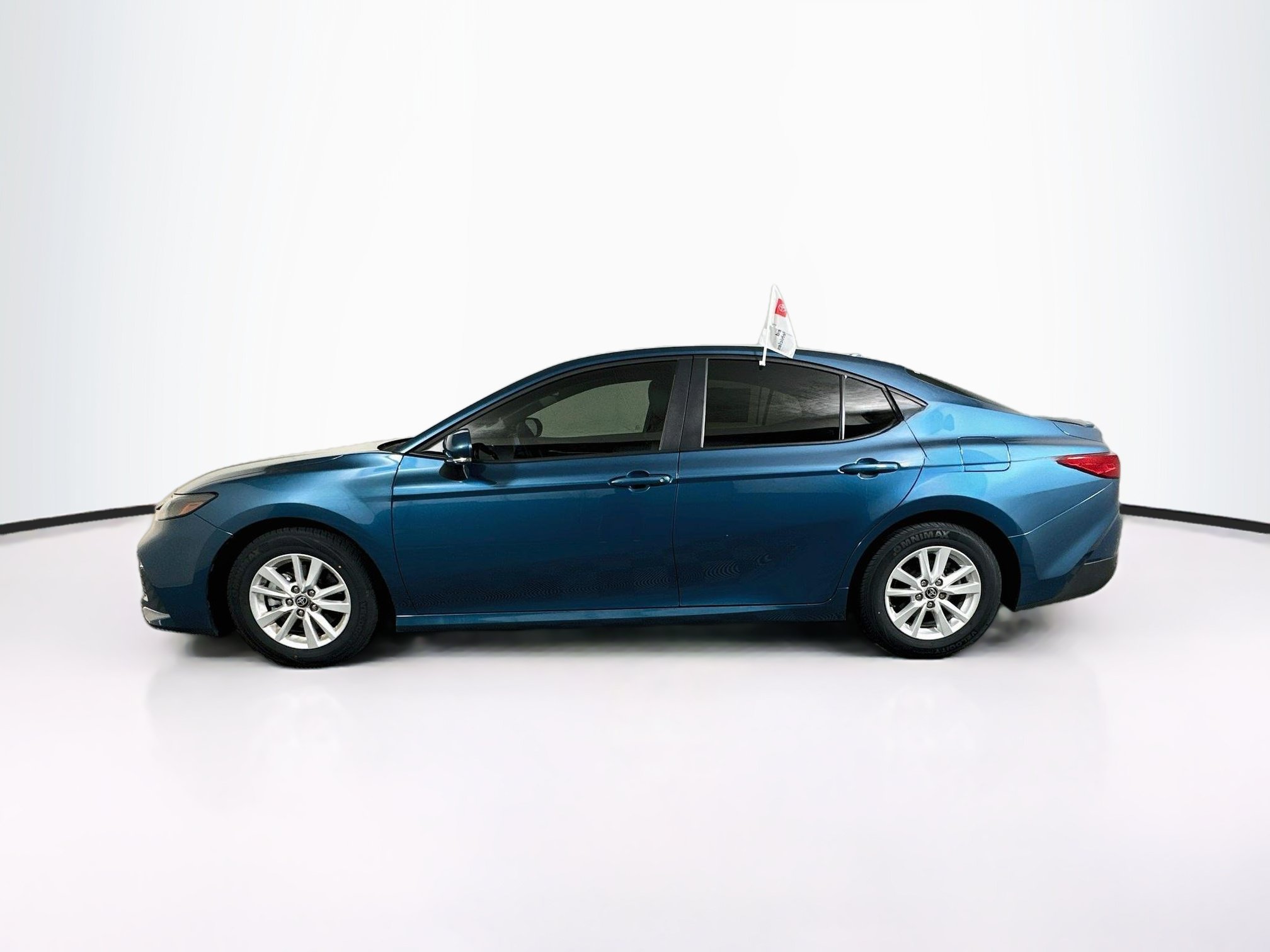 Used 2025 Toyota Camry LE w/ Convenience Package FWD image 6