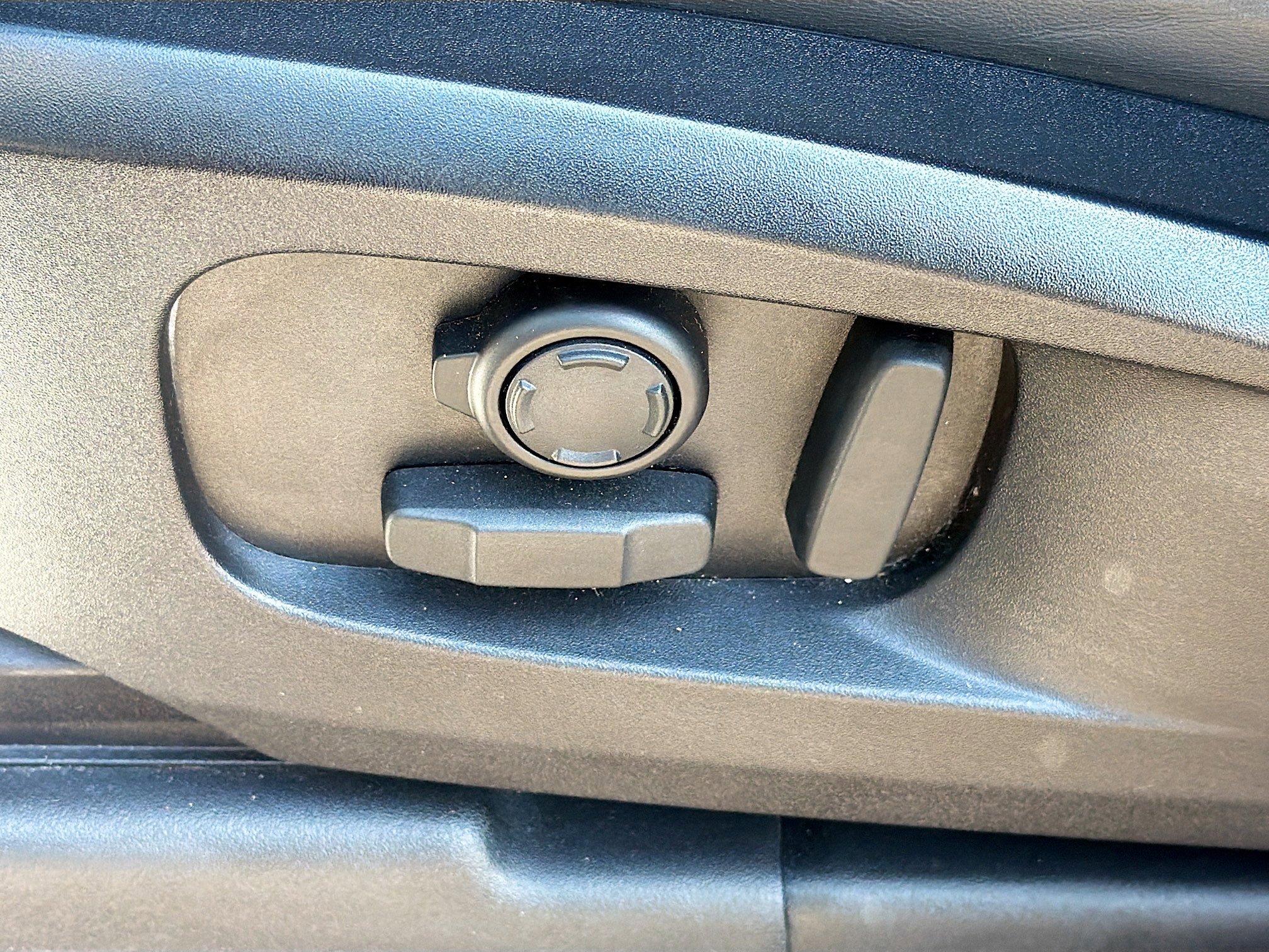 Used 2023 Land Rover Defender 110 S image 23