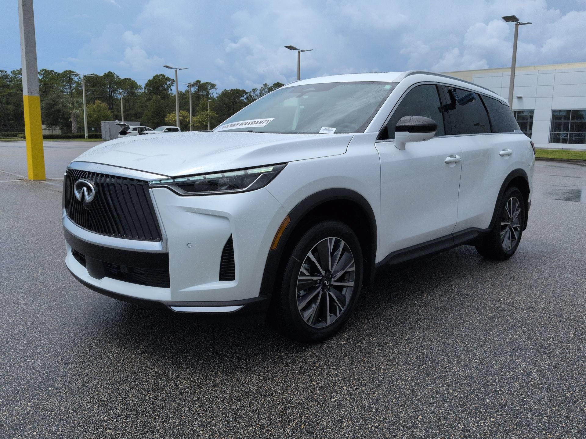 New 2027 INFINITI QX60 Luxe w/ Family Package FWD image 9