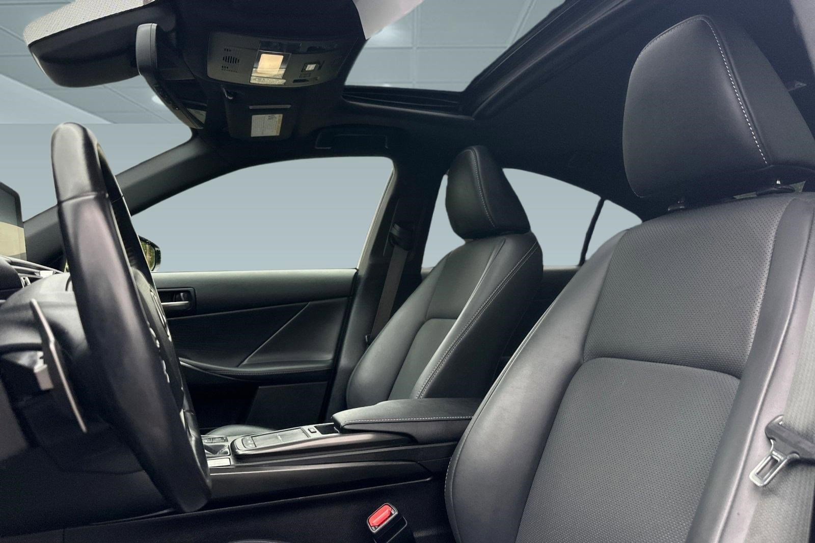 Certified 2022 Lexus IS 300 w/ Premium Package RWD image 15