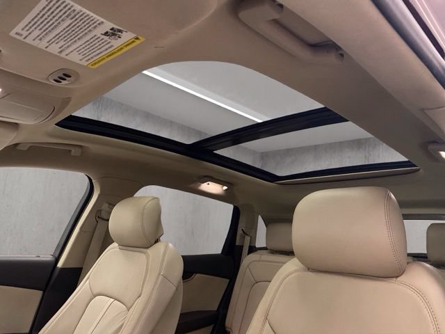 Used 2016 Lincoln MKX Reserve w/ Equipment Group 102A AWD/4WD image 4