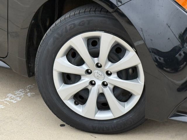 Used 2025 Toyota Corolla LE w/ Carpet Mat Package (TMS) FWD image 2