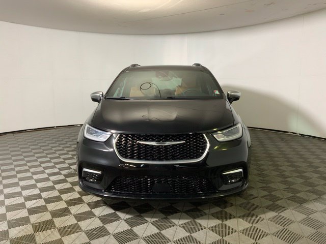 Used 2024 Chrysler Pacifica Pinnacle AWD/4WD image 2