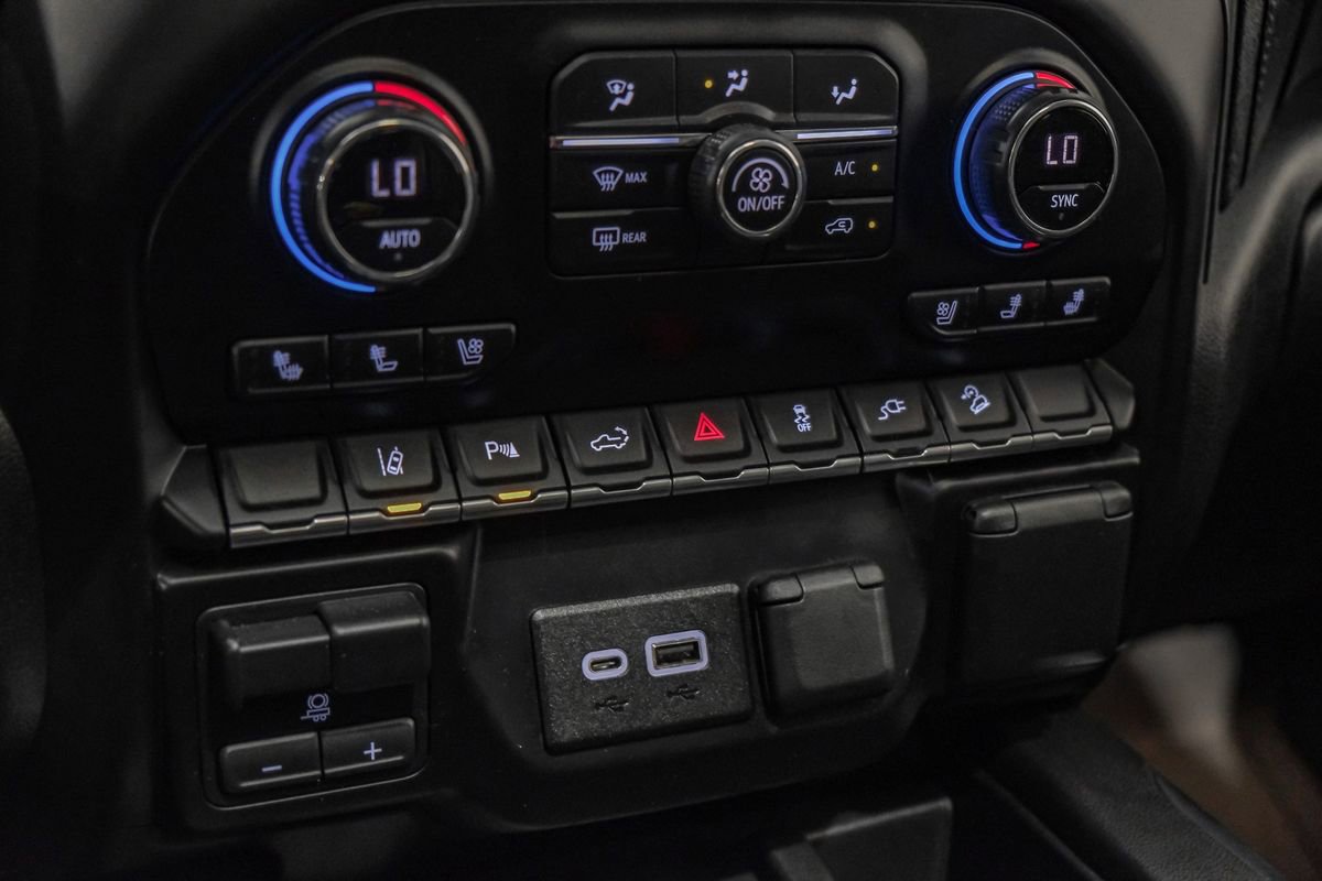 Used 2020 Chevrolet Silverado 2500 LTZ w/ LTZ Plus Package image 29