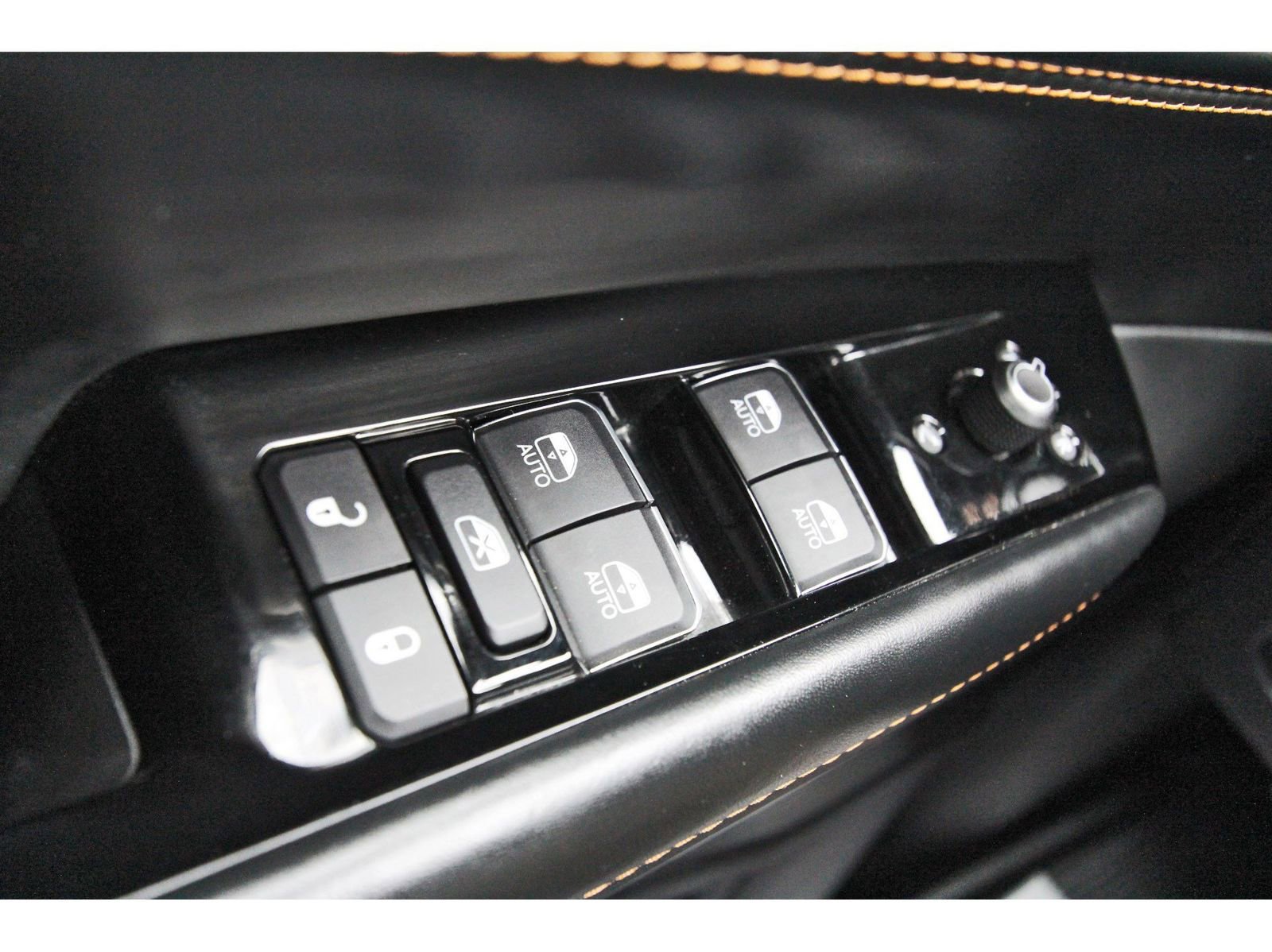 Used 2024 Jeep Grand Wagoneer L Series III AWD/4WD image 19