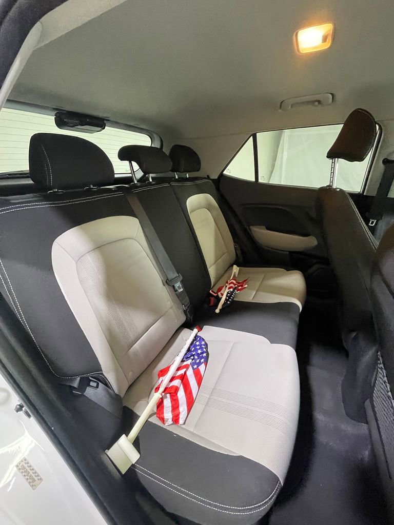 Used 2020 Hyundai Venue SEL image 30
