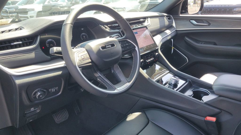 New 2025 Jeep Grand Cherokee L Limited w/ Black Appearance Package image 19