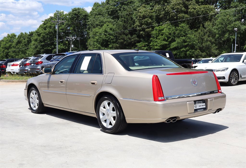 Used 2006 Cadillac DTS w/ Trunk Convenience Package FWD image 5