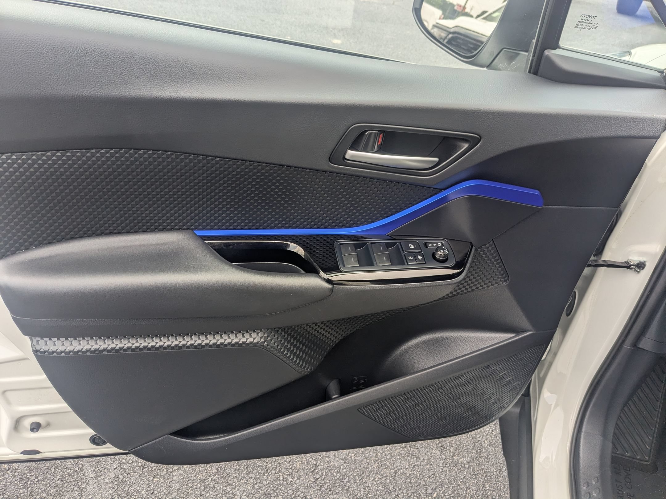 Used 2021 Toyota C-HR XLE FWD image 11