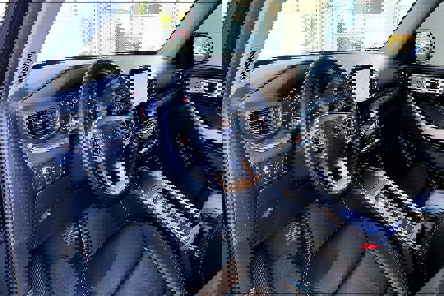 Used 2022 Ford Explorer Limited w/ Equipment Group 301A image 17