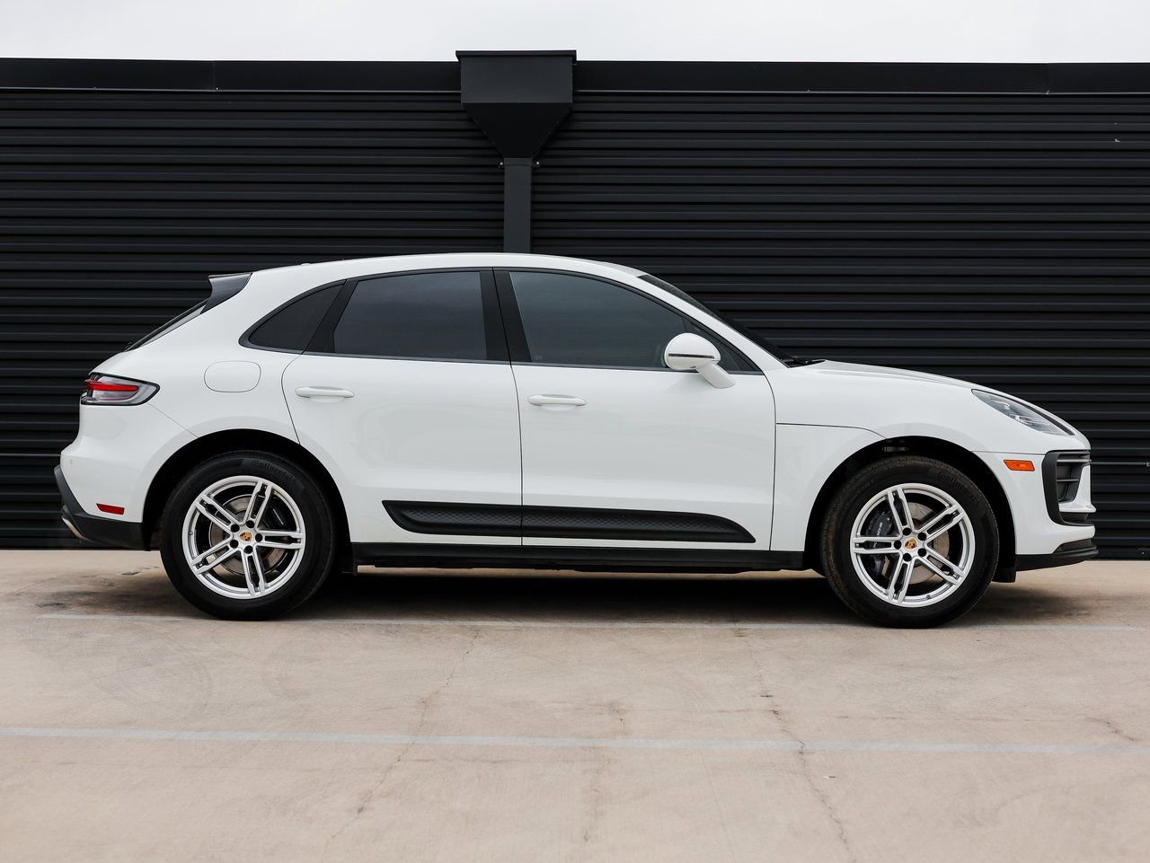 Certified 2022 Porsche Macan AWD/4WD image 8