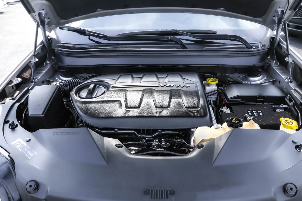 Used 2020 Jeep Cherokee Latitude Lux w/ Comfort/Convenience Group image 40