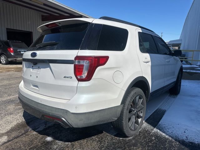 Used 2017 Ford Explorer XLT w/ Equipment Group 202A image 10