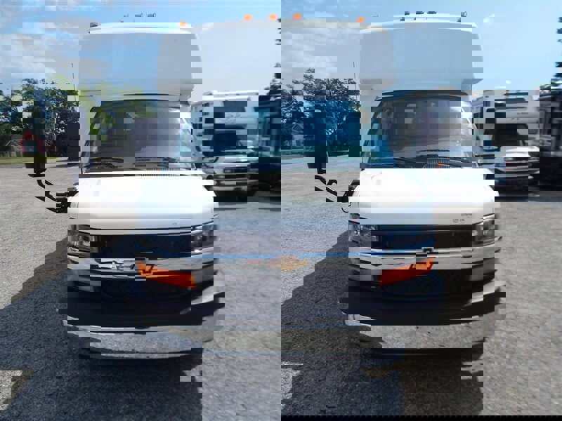 Used 2016 Chevrolet Express 4500 w/ Shuttle Bus Package image 4