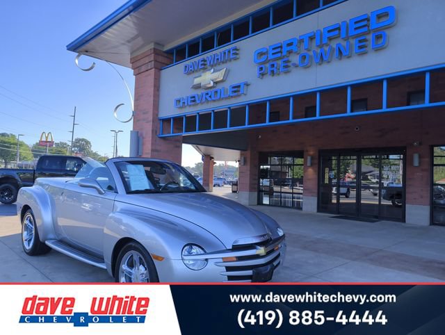 Used 2004 Chevrolet SSR w/ Preferred Equipment Group RWD image 1