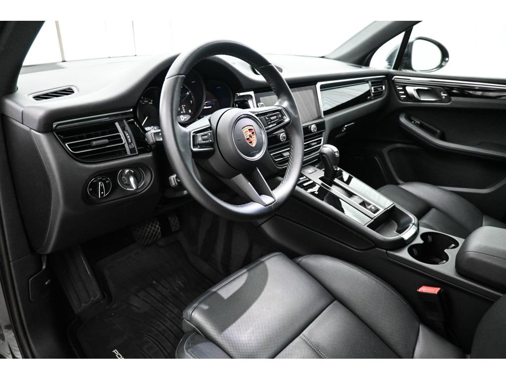 Used 2024 Porsche Macan AWD/4WD image 11