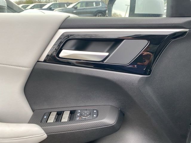 New 2025 Mitsubishi Outlander SE image 18