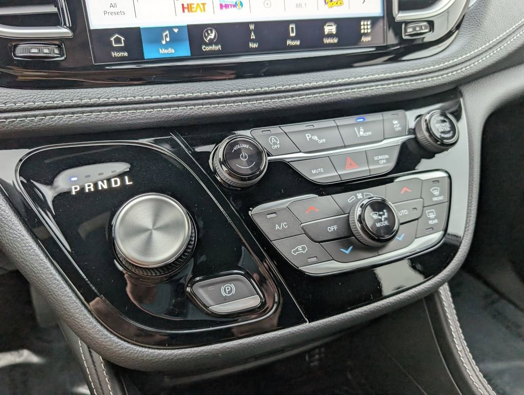 New 2026 Chrysler Pacifica Limited w/ S Appearance Package image 30