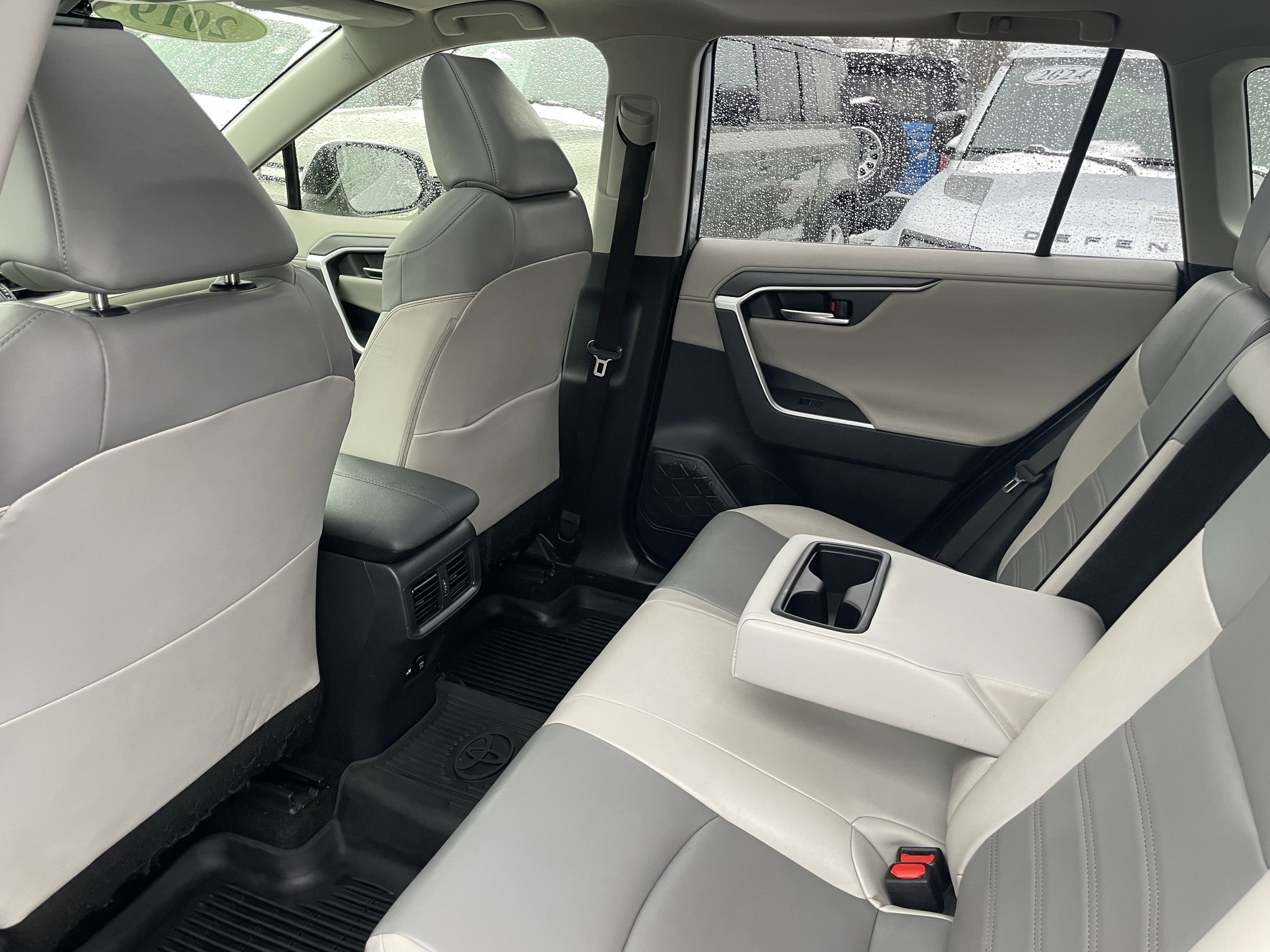 Used 2019 Toyota RAV4 Limited image 30
