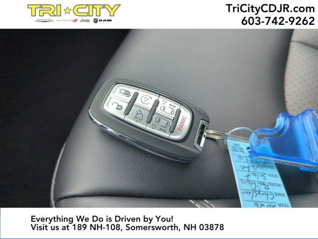 New 2026 Chrysler Pacifica Select image 28