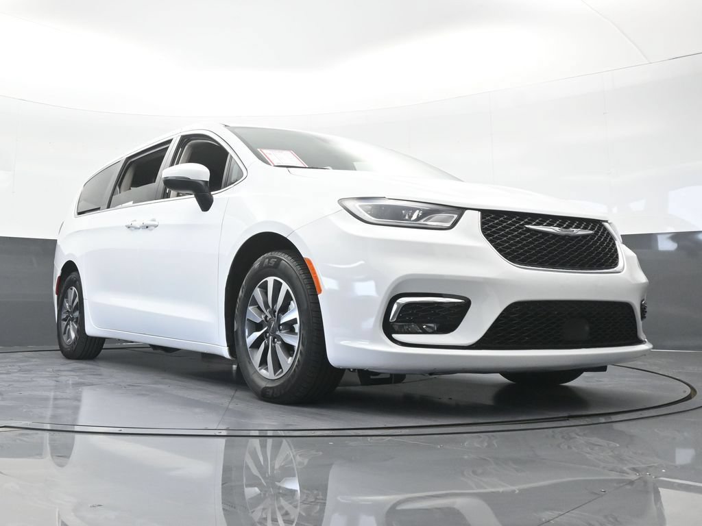 Used 2023 Chrysler Pacifica Touring-L FWD image 64