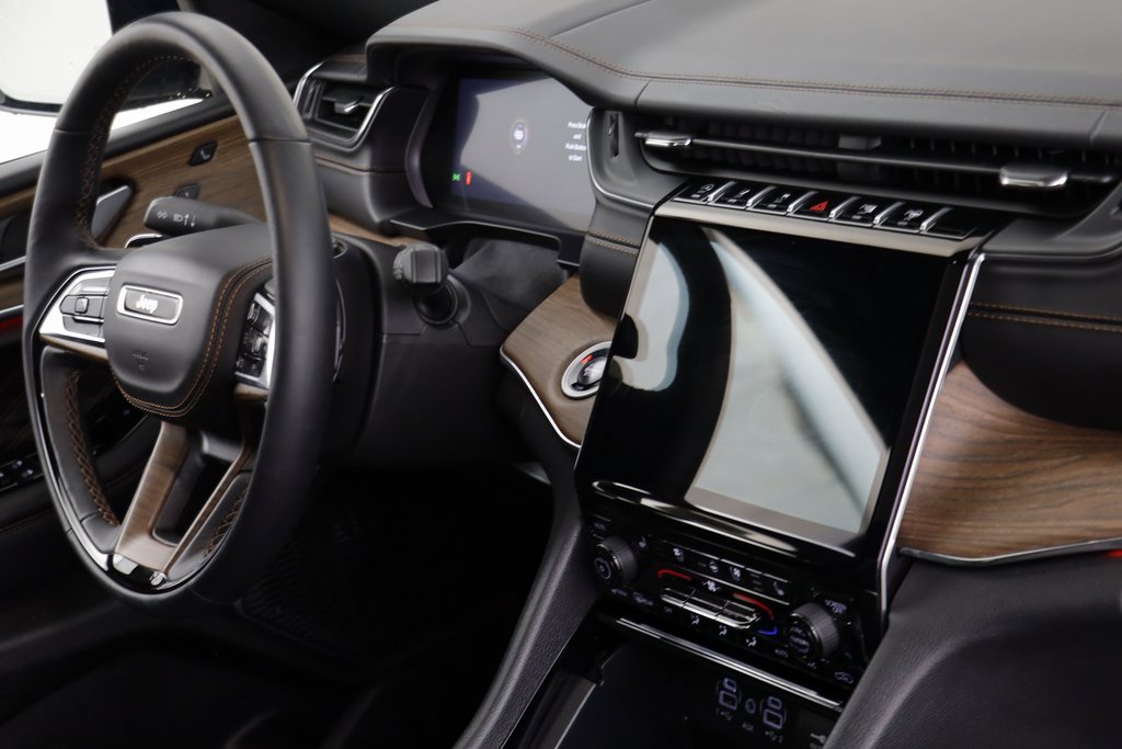 Used 2025 Jeep Grand Cherokee Summit image 21