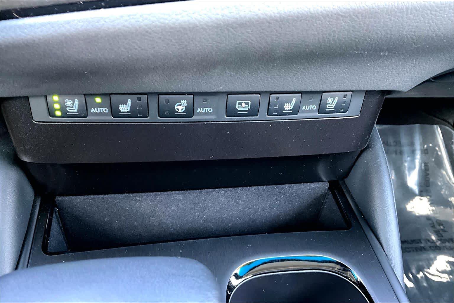 Used 2024 Lexus ES 300h w/ Luxury Package FWD image 34
