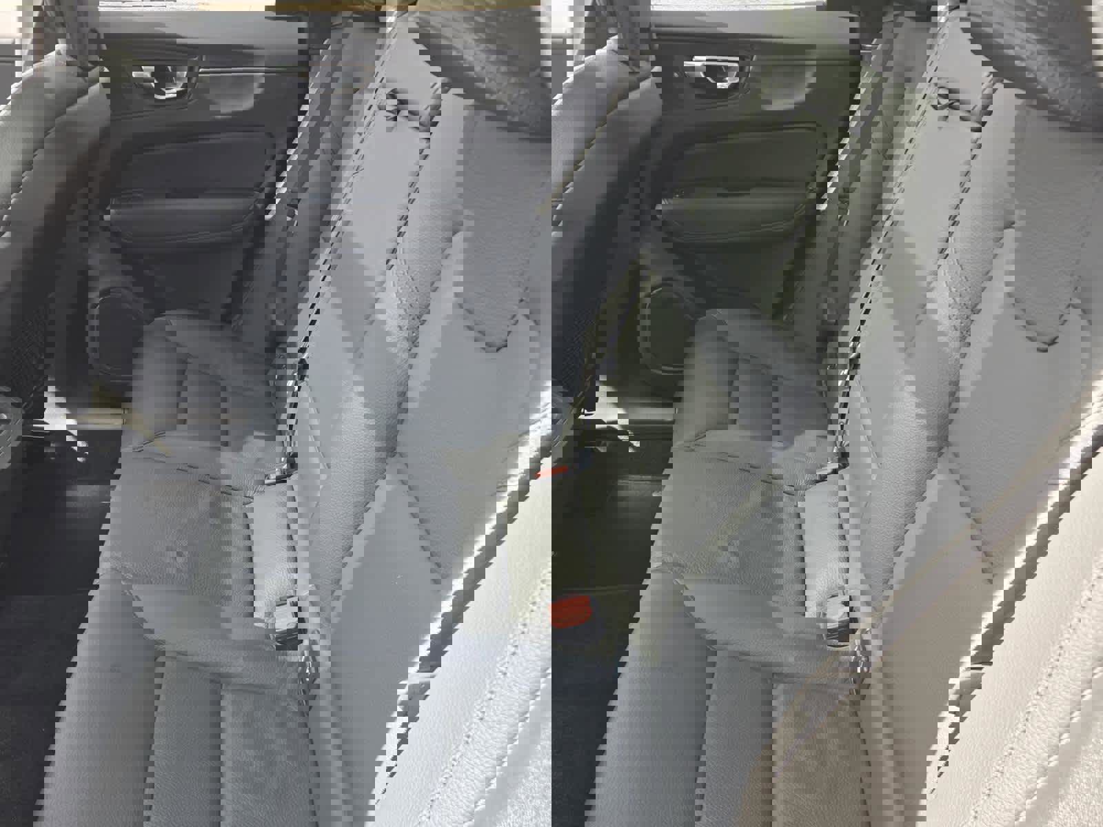 Used 2025 Volvo XC60 B5 Plus image 19