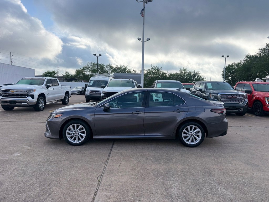 Used 2023 Toyota Camry LE FWD image 3
