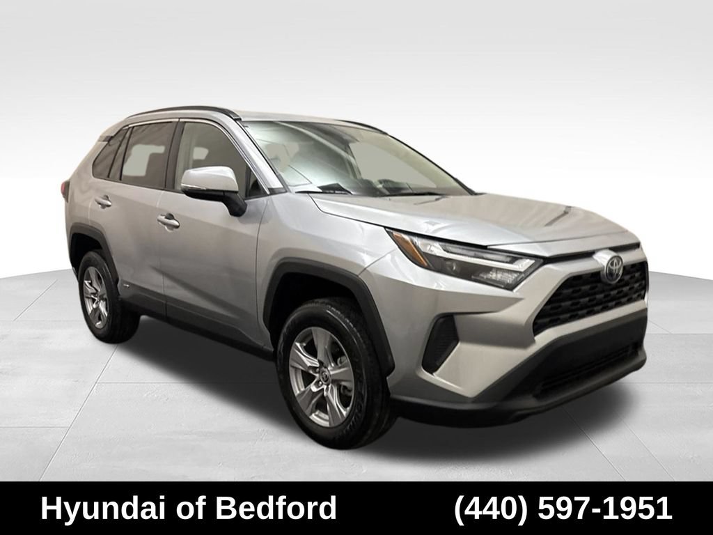Used 2025 Toyota RAV4 XLE AWD/4WD image 3