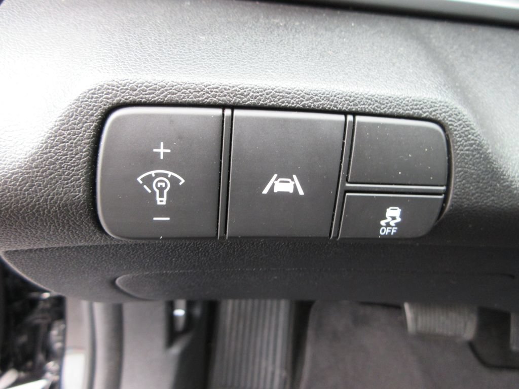 Used 2022 Hyundai Elantra SEL FWD image 21
