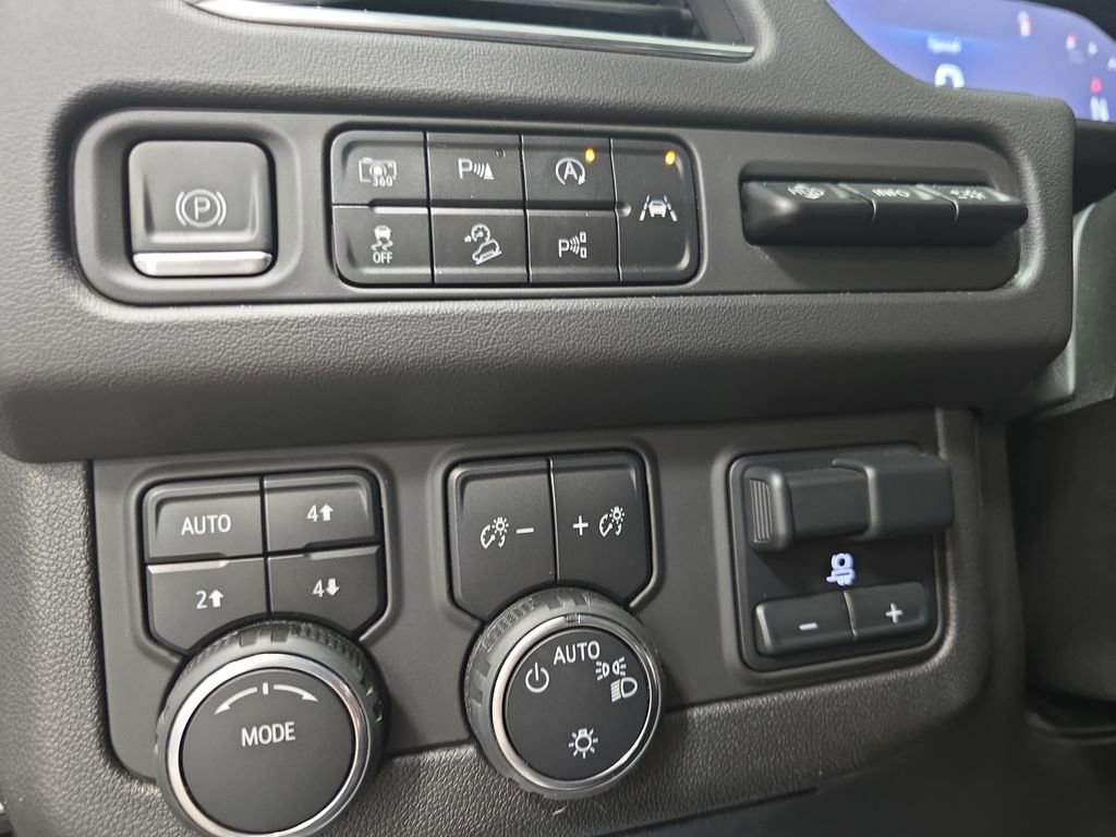 Certified 2023 Chevrolet Tahoe Premier w/ Advanced Technology Package AWD/4WD image 28