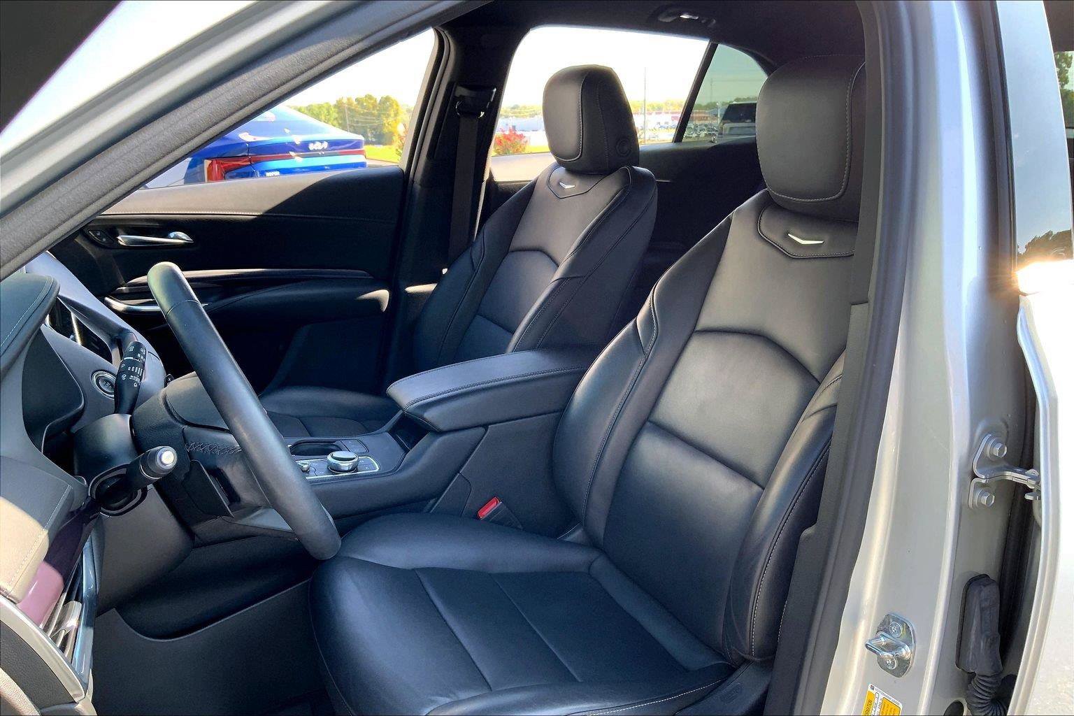 Used 2022 Cadillac XT4 Luxury w/ Cold Weather Package AWD/4WD image 22