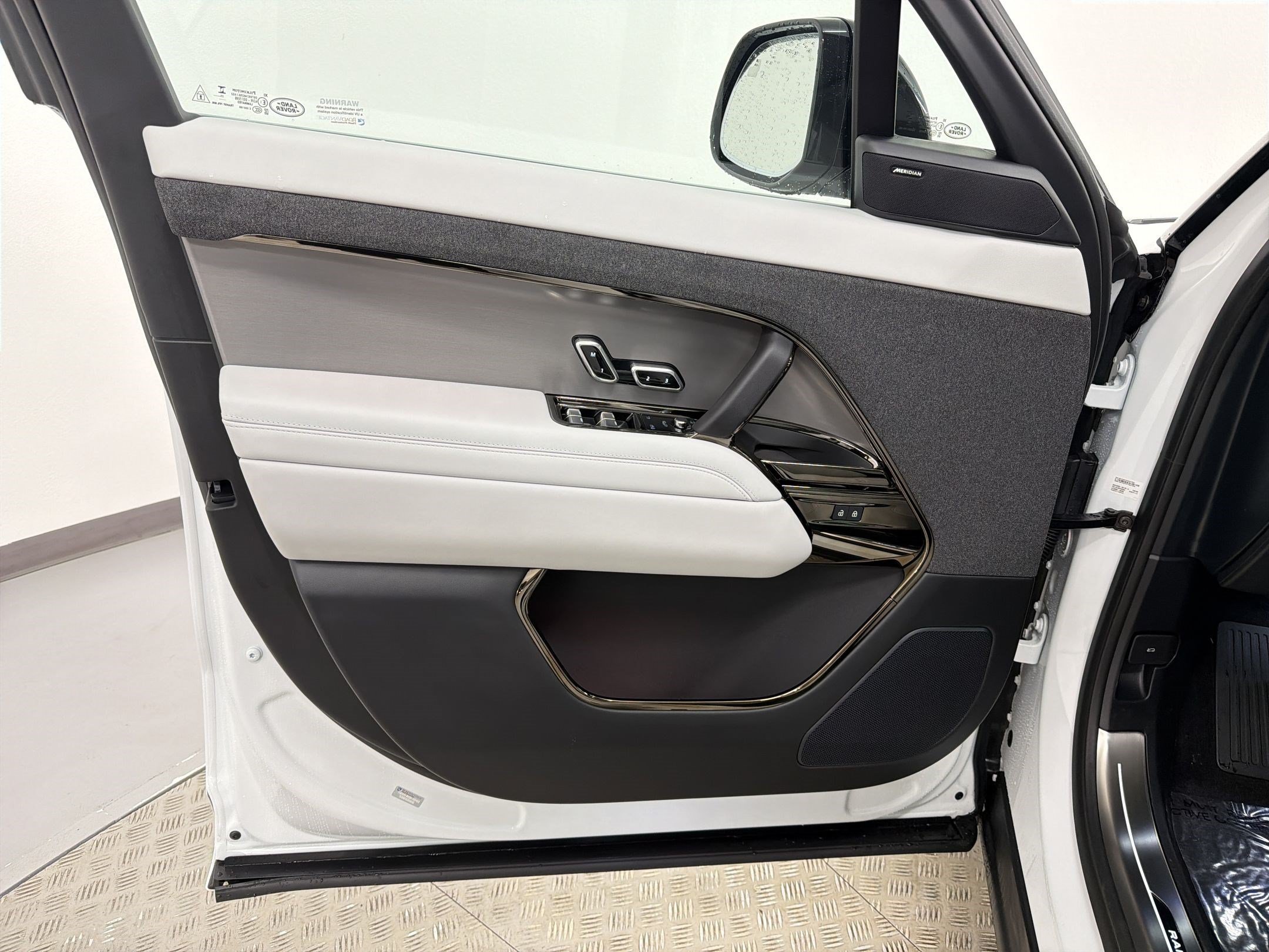 New 2026 Land Rover Range Rover Sport SE AWD/4WD image 13