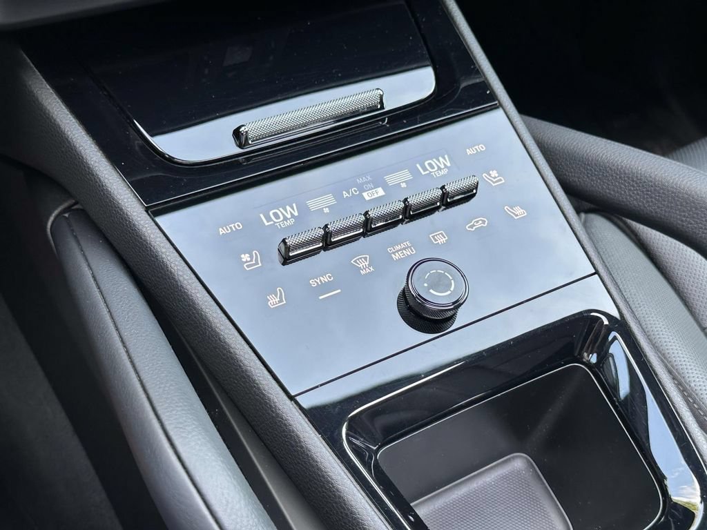 Certified 2026 Porsche Cayenne AWD/4WD image 27