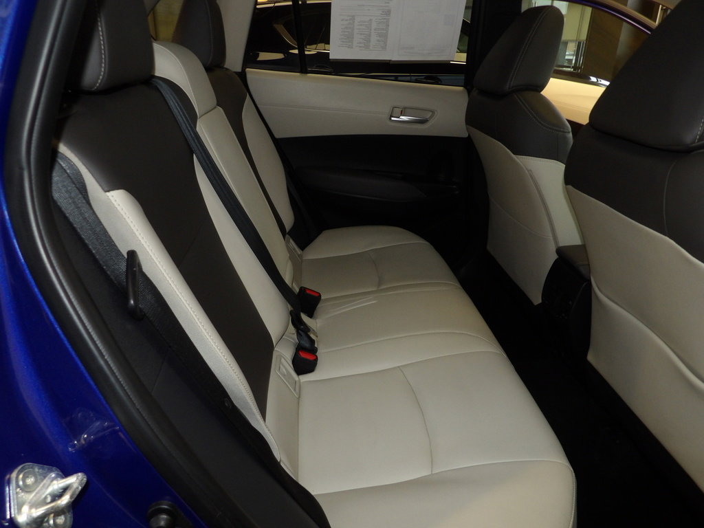 Used 2022 Toyota Corolla Cross XLE image 18