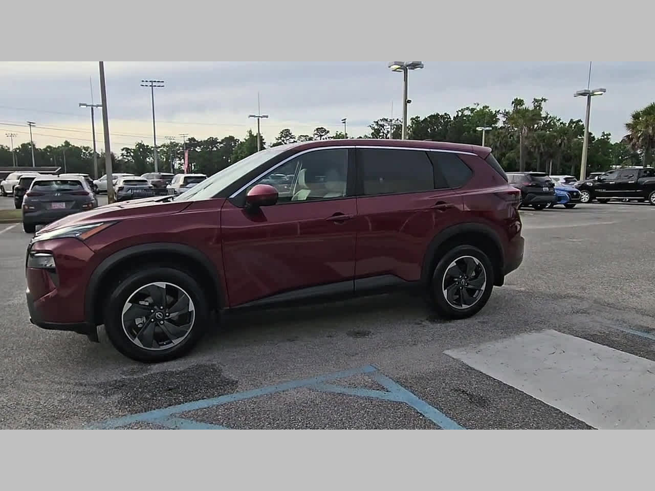 Used 2025 Nissan Rogue SV FWD image 26